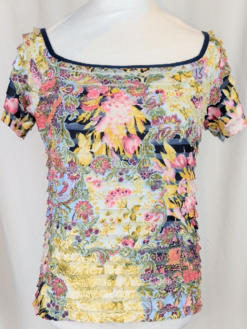 Joseph Ribkoff Floral Ruffled Top Size 12 Large Prestine Condition